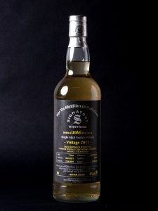 Magasin Invino à Devecey, photo-produit d'une bouteille de whisky.